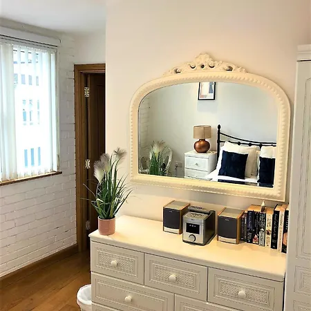 Prime Location- Detached Clifton With Parking *