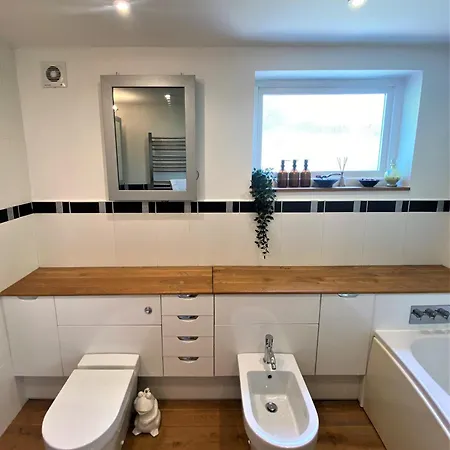 Prime Location- Detached Clifton With Parking