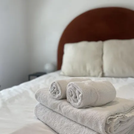 Prime Location- Detached Clifton With Parking 度假居 *