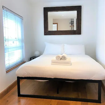 Prime Location! Detached Clifton With Parking