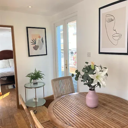 Prime Location! Detached Clifton With Parking Bristol