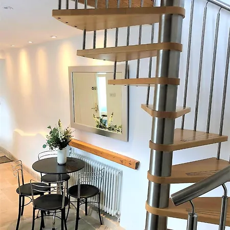 Tatil Evi Prime Location! Detached Clifton With Parking *