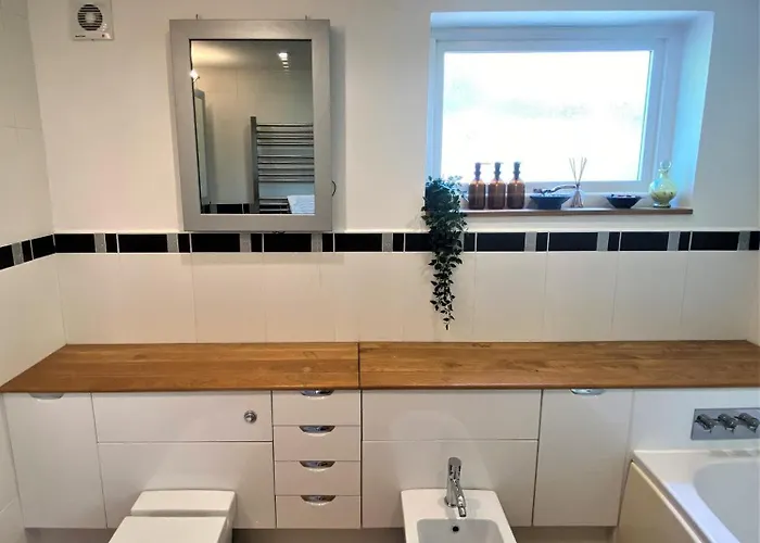 Prime Location! Detached Clifton With Parking