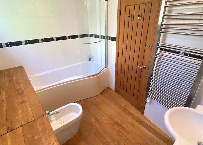 Dom wakacyjny Prime Location! Detached Clifton With Parking