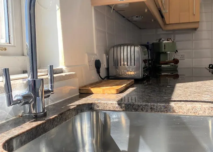 Prime Location! Detached Clifton With Parking