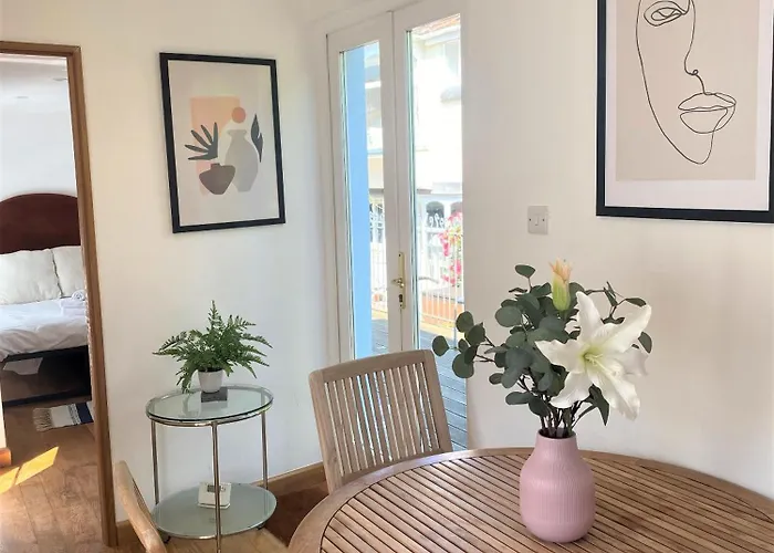 Prime Location! Detached Clifton With Parking Bristol