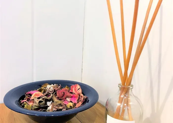 Prime Location! Detached Clifton With Parking