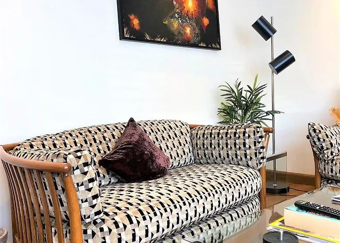 Prime Location! Detached Clifton With Parking * Бристоль