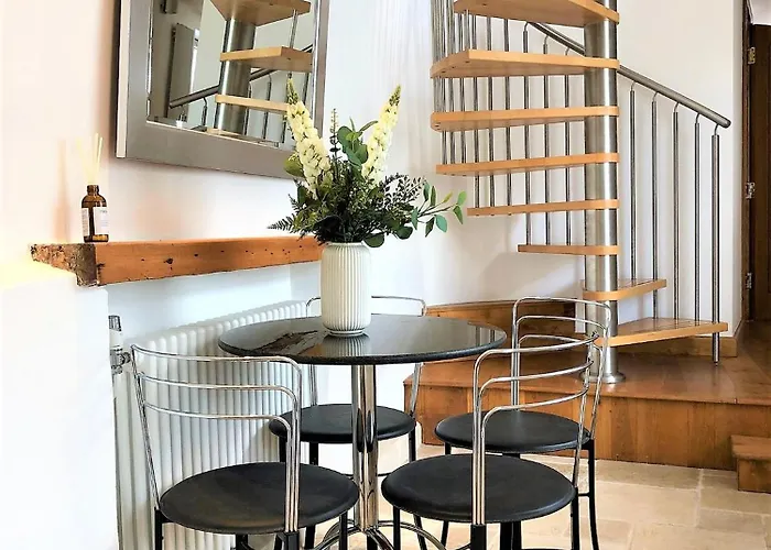 Prime Location! Detached Clifton With Parking Bristol