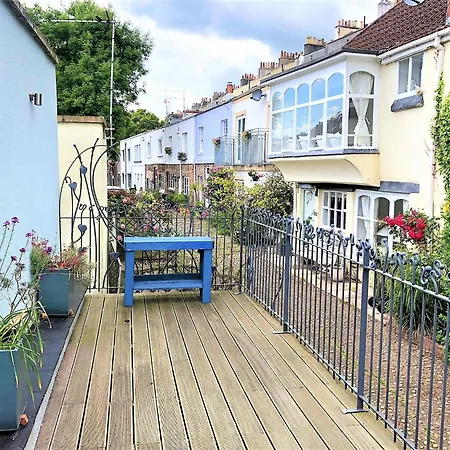 Prime Location- Detached Clifton With Parking Holiday home *